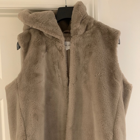 Cozy Vest - Picture 1 of 5